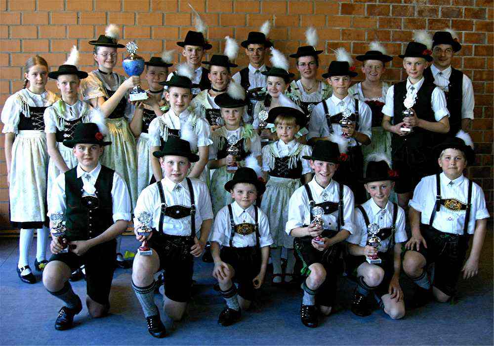 Die Kinder- und Jugendgruppe beim 3-Vereine Preisplatteln in Aschau/Inn (März 2005)